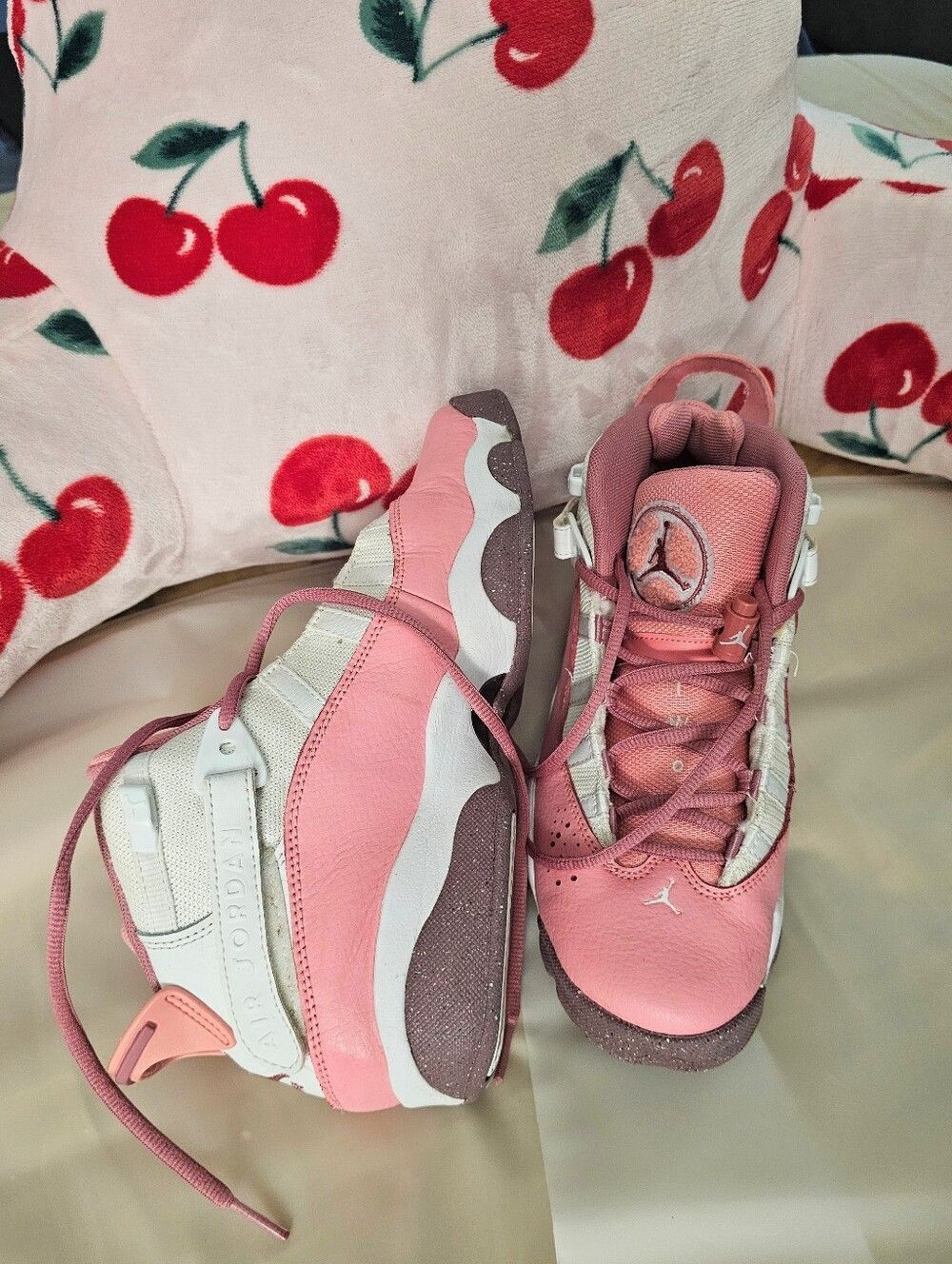 Jordan 6 Rings - 7Y - Picture 4 of 6